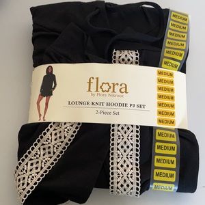 2 pc Loungewear set by Flora Nikrooz, SIZE M